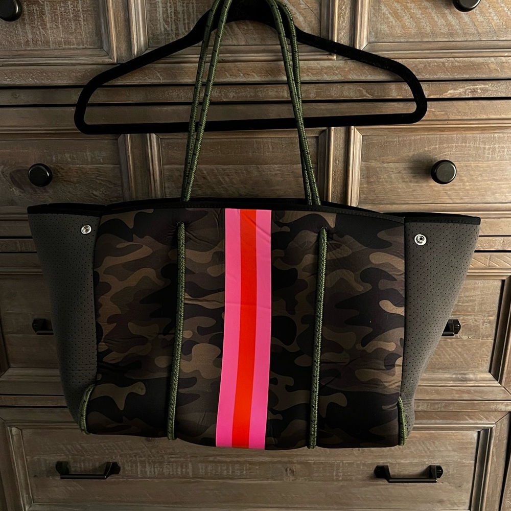 Haute Shore Greyson Tote - Show Off